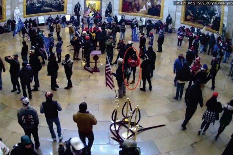 جينيفر هاينل مع كينيث جرايسون - نيويورك بوست