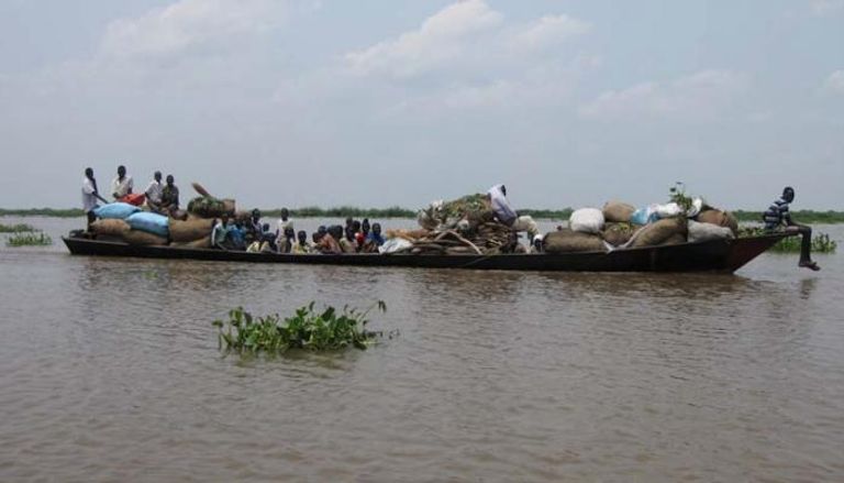 قارب نهري لنقل المدنيين- دولة جنوب السودان- أرشيفية