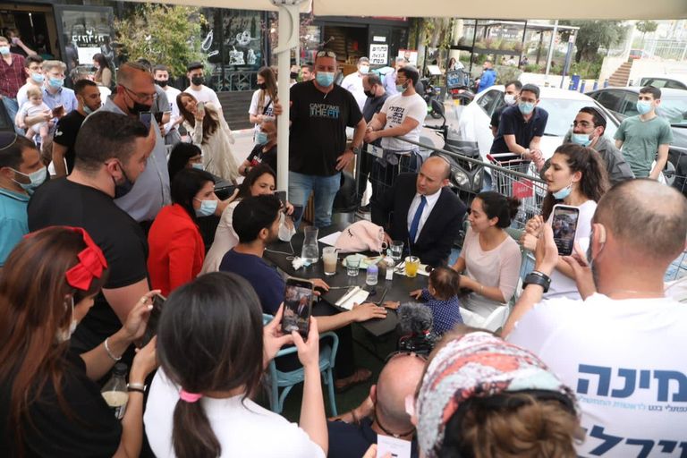 نتنياهو مشجعا للإدلاء بأصواتهم