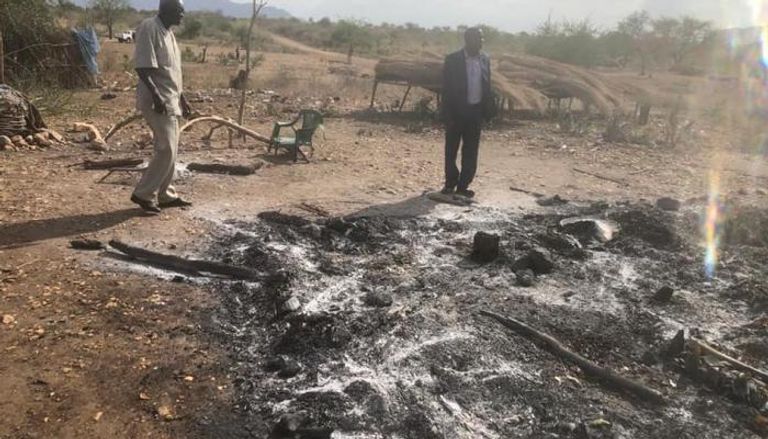 آثار الحريق بمعسكر المعارضة في جنوب السودان 