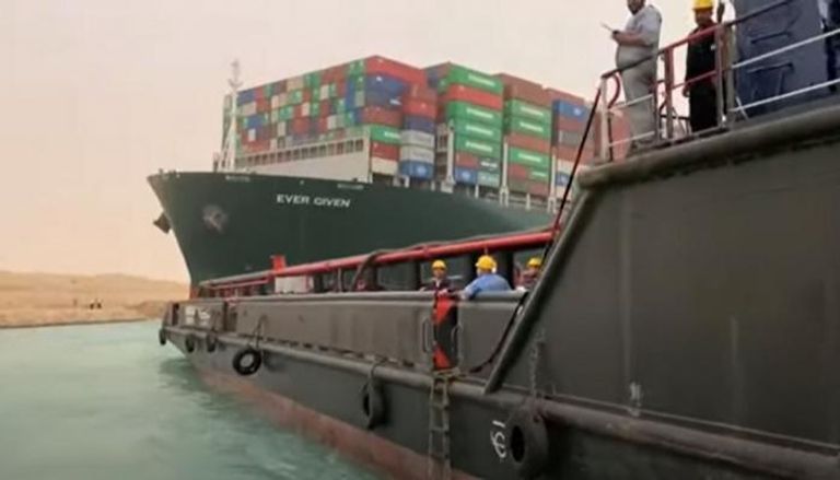 عمليات إنقاذ السفينة البنمية المتعطلة في قناة السويس