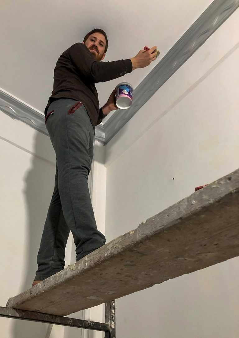 المصري شبيه ميسي مع مجموعة من الأطفال الأيتام