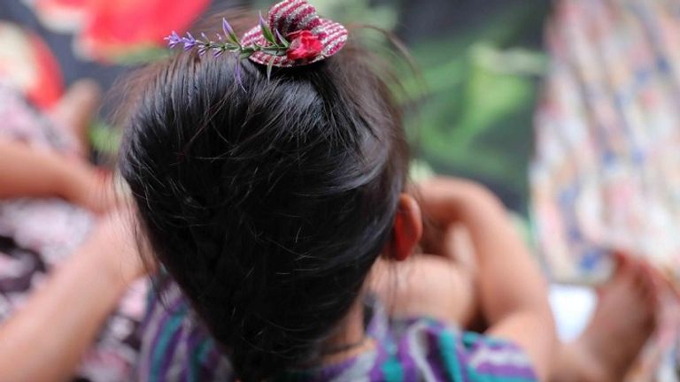 العائلة الهاربة من العنف في ميانمار - سي إن إن