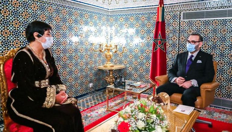 زينب العدوي رفقة العاهل المغربي الملك محمد السادس