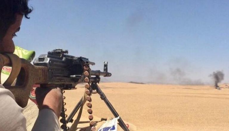أحد مقاتلي قبائل مأرب أثناء المعارك مع عناصر الحوثي