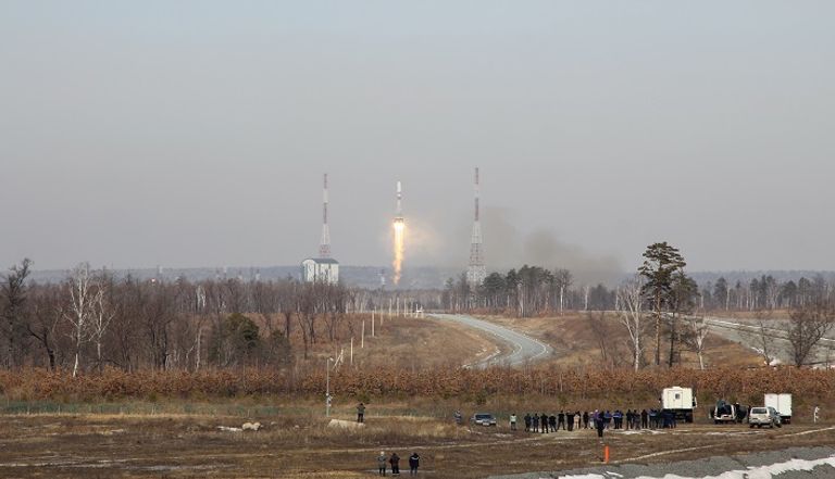 إطلاق صاروخ على متنه 36 قمراً صناعياً