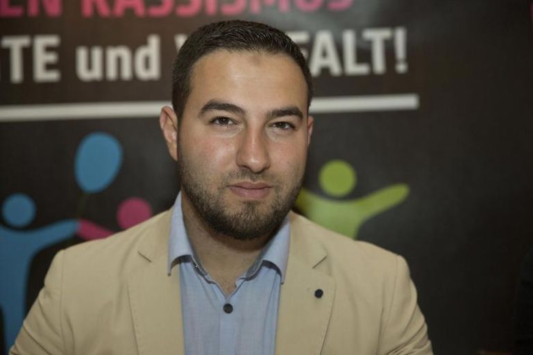 محمد حجاج موظفة في جمعية إنسان ومايكل مولر حاكم برلين