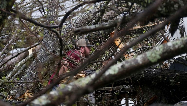 إعصار يضرب ولاية ألاباما الأمريكية