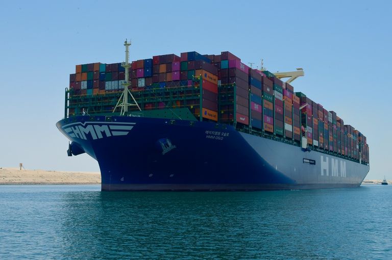 سفينة الحاويات العملاقة HMM OSLO غرفة عمليات أزمة سفينة قناة السويس