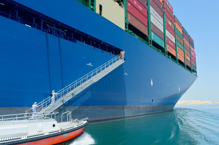 سفينة الحاويات العملاقة HMM OSLO غرفة عمليات أزمة سفينة قناة السويس