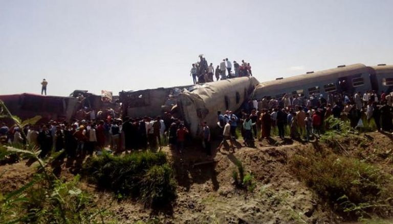 فاجعة تصادم قطارين بمحافة سوهاج جنوب مصر