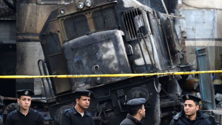 فاجعة تصادم قطارين بمحافظة سوهاج جنوب مصر