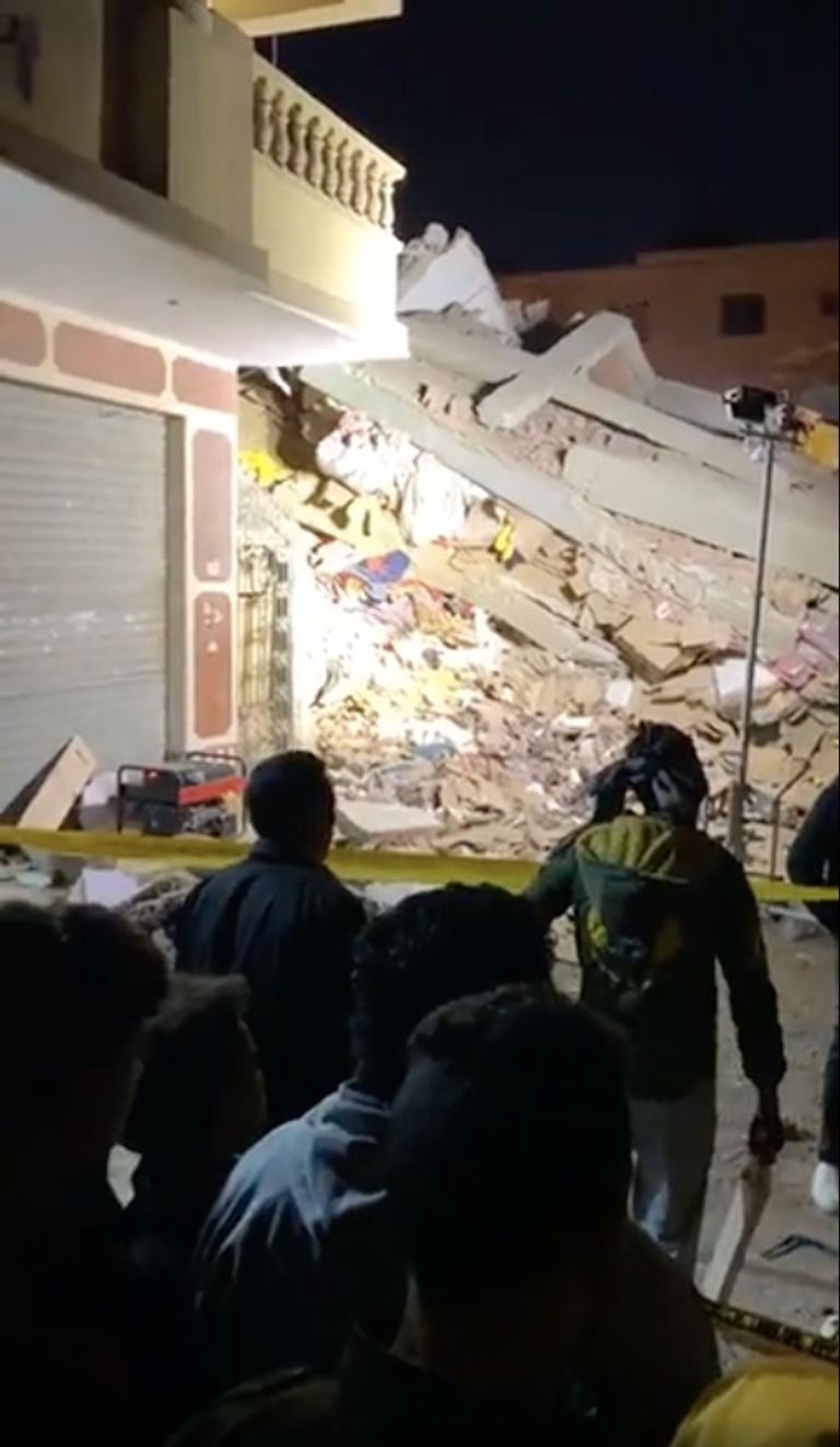 صورة متداولة لموقع العقار المنهار في العاصمة المصرية 