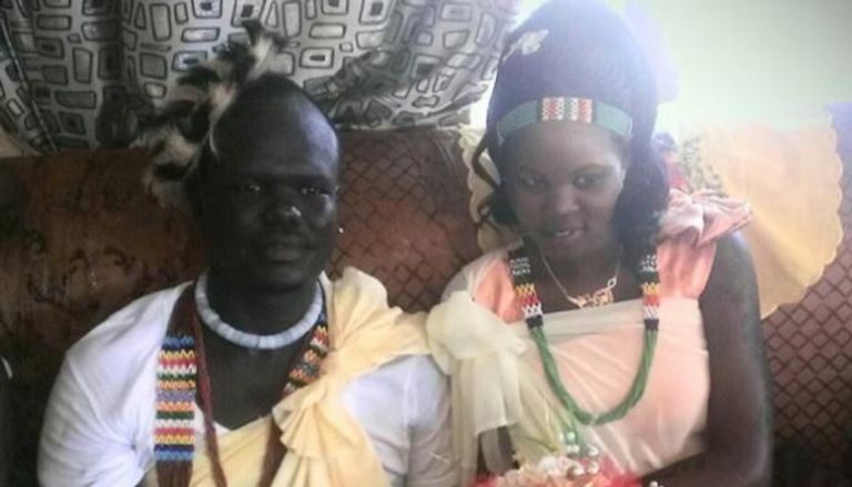 عروسان من قبيلة الشلك بزي 