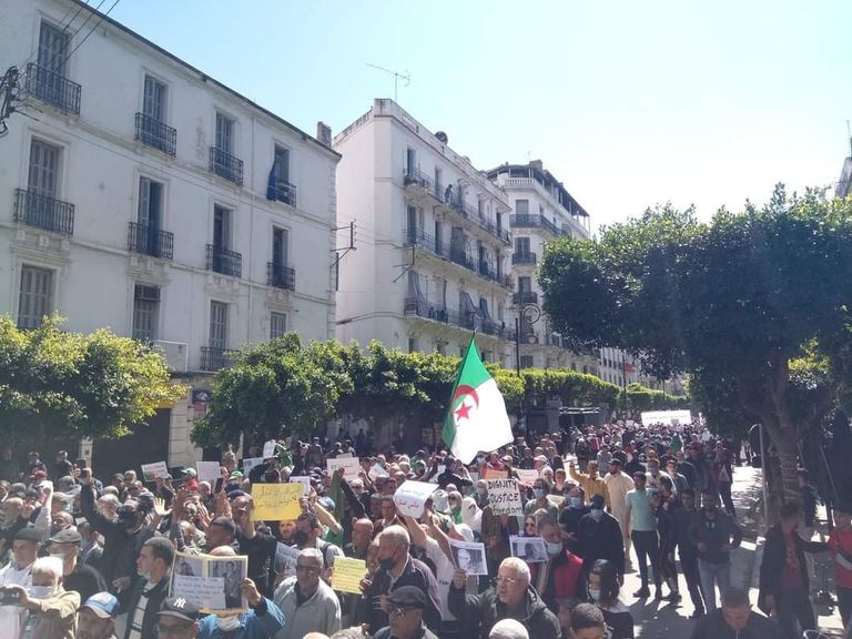 مظاهرة حاشدة بالجزائر العاصمة للتغيير الجذري وتمدين الحكم مظاهرة حاشدة بالجزائر العاصمة للتغيير الجذري وتمدين الحكم