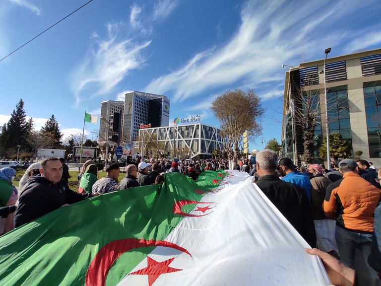 مظاهرة حاشدة بالجزائر العاصمة للتغيير الجذري وتمدين الحكم مظاهرة حاشدة بالجزائر العاصمة للتغيير الجذري وتمدين الحكم