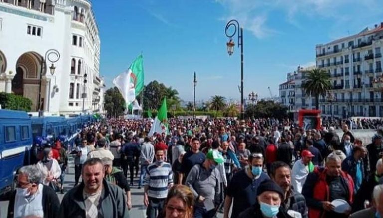متظاهرون في الجمعة 110 من الحراك الشعبي بالجزائر