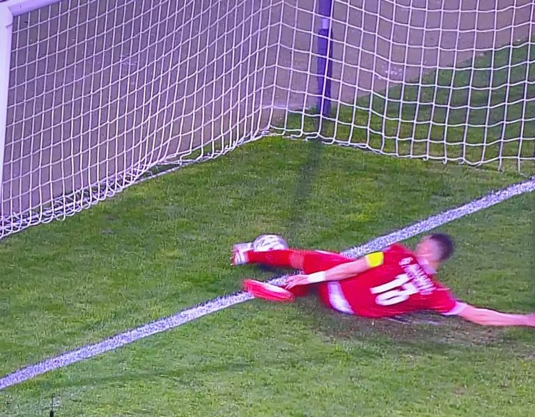 إنقاذ المدافع الصربي