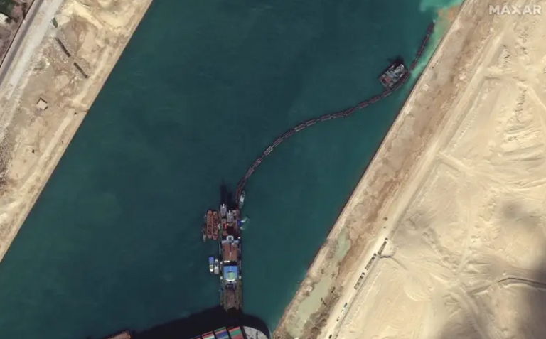 لماذا فشلت محاولات تعويم السفينة الجانحة في 