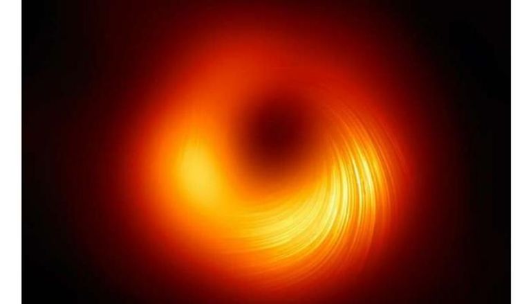 تصوير المجال المغناطيسي للثقب الأسود لأول مرة 