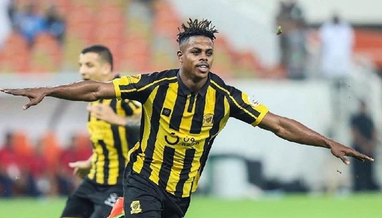 هارون كمارا لاعب فريق الاتحاد السعودي أنمار الحائلي رئيس نادي الاتحاد السعودي