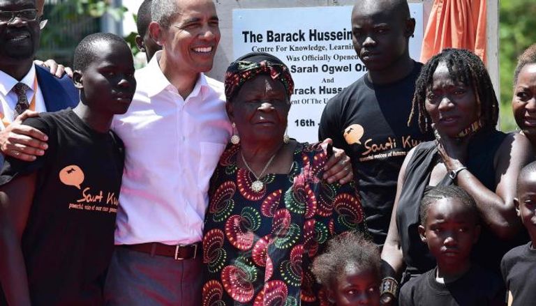أوباما مع جدته 