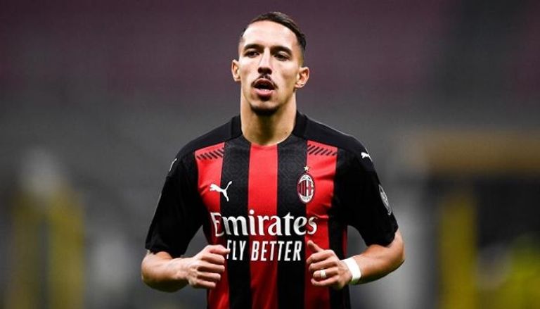 إسماعيل بن ناصر لاعب وسط ميلان