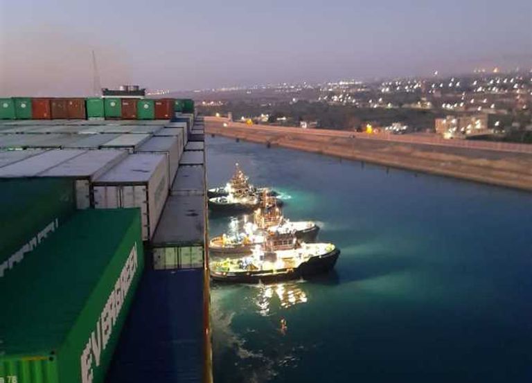 السفينة إيفر جيفن في قناة السويس