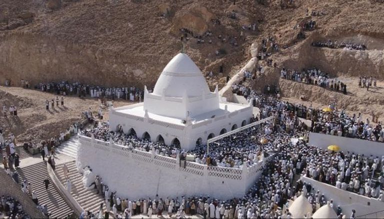 قبر النبي هود في اليمن يجذب الآلاف