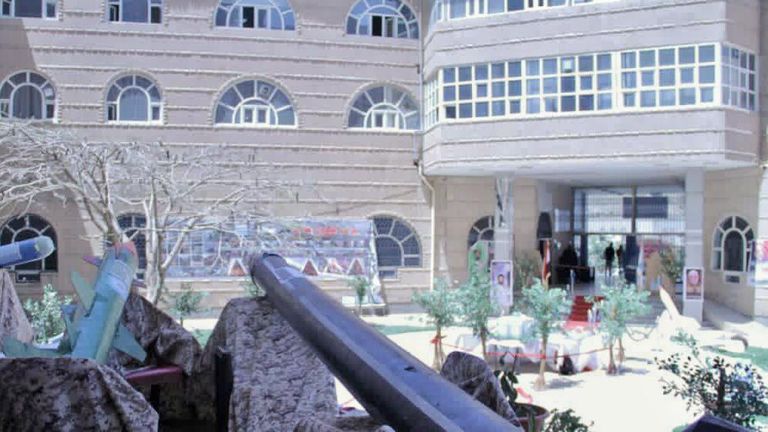 جامعات صنعاء..معسكرات حوثية مفخخة بسلاح إيران جامعات صنعاء معسكرات حوثية مفخخة بسلاح إيران