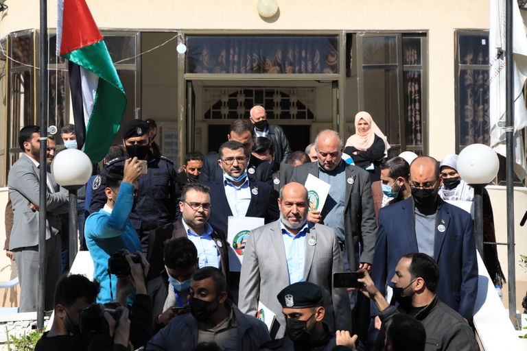 لجنة الانتخابات تستقبل القوائم المرشحة بغزة