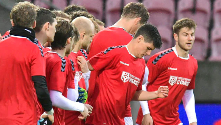 منتخب الدنمارك يروج لحقوق الإنسان