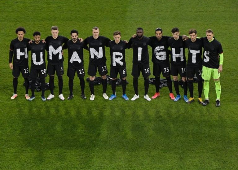 منتخب ألمانيا يروج لحقوق الإنسان