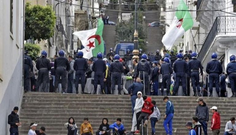 الشرطة الجزائرية في عملية تأمين المظاهرات - أرشيفية