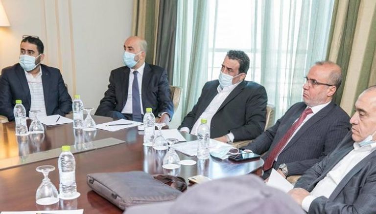 المجلس الرئاسي الليبي مع أعضاء من لجنة الحوار