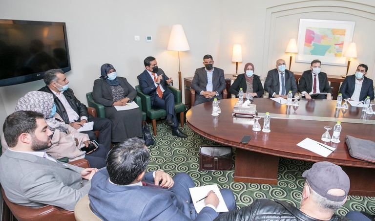 المجلس الرئاسي الليبي مع أعضاء من لجنة الحوار