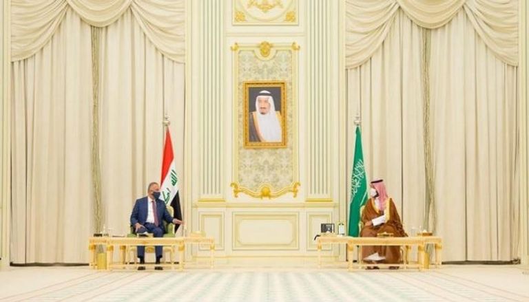 جانب من جلسة المباحثات بين ولي العهد السعودي ورئيس الوزراء العراقي 