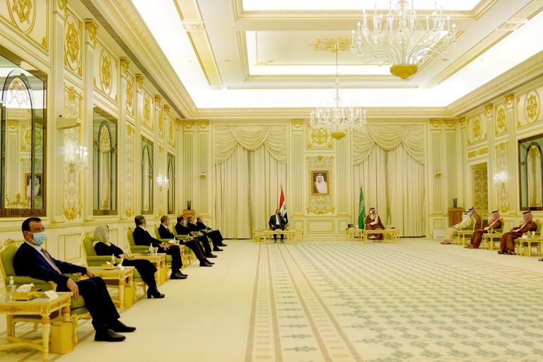 ولي العهد السعودي يستقبل رئيس وزراء العراق