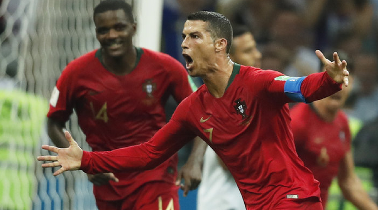 دييجو أرمندو مارادونا وكريستيانو رونالدو