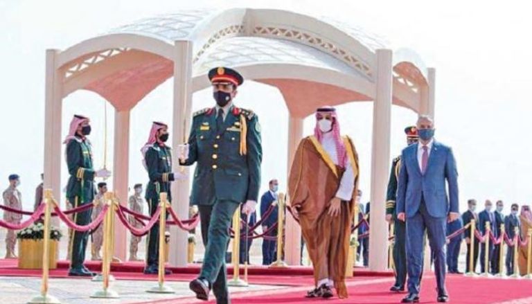 ولي العهد السعودي مستقبلا رئيس وزراء العراق