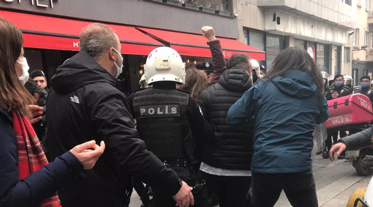 عنف الشرطة التركية ضد الطلاب