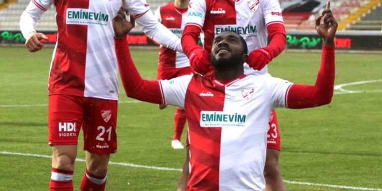 كابونجو كاسونجو لاعب الزمالك السابق