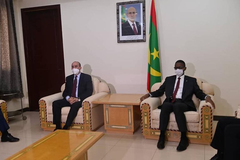 جانب من استقبال رئيس الوزراء الموريتاني لوزير الداخلية الموريتاني جانب من توقيع الاتفاقية المشتركة بين وزيري داخلية الجزائر وموريتانيا