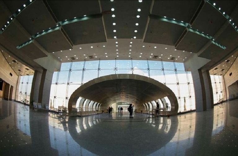 المتحف القومي للحضارة المصرية واجهة المتحف المصري بالتحرير