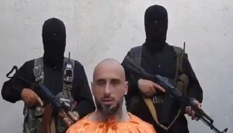 أليساندرو ساندريني عقب بيعه إلى "جبهة النصرة"