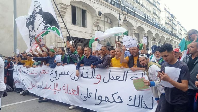 مظاهرة حاشدة بالجزائر العاصمة في الجمعة 112 مطالبة بالتغيير الجذري مظاهرة حاشدة بالجزائر العاصمة في الجمعة 112 مطالبة بالتغيير الجذري