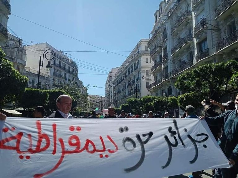 مظاهرة حاشدة بالجزائر العاصمة في الجمعة 112 مطالبة بالتغيير الجذري مظاهرة حاشدة بالجزائر العاصمة في الجمعة 112 مطالبة بالتغيير الجذري