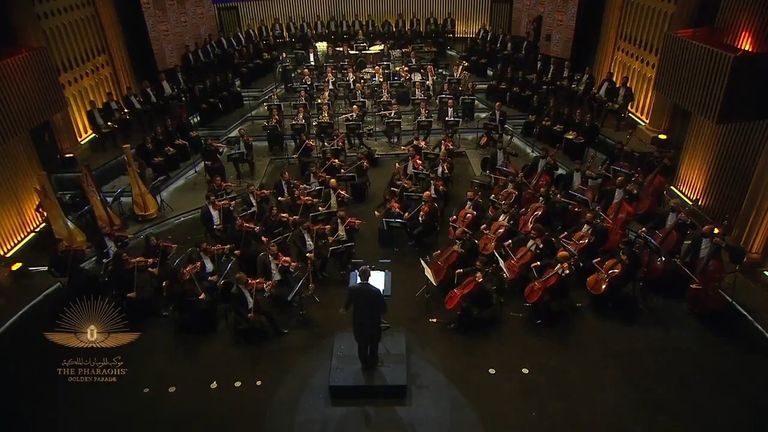 نادر عباسي قائد أوركسترا موكب المومياوات