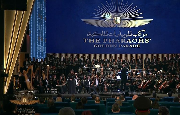 نادر عباسي قائد أوركسترا موكب المومياوات