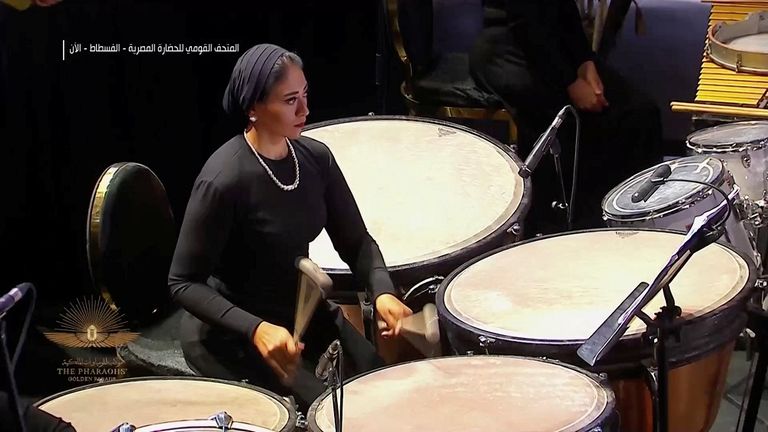 نادر عباسي قائد أوركسترا موكب المومياوات